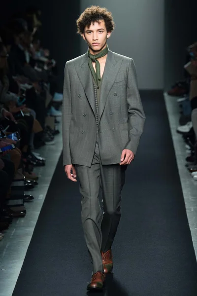 Look 3